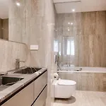 Luxurious 3bd With 3br And Ac *